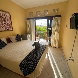 Sari Buana Bed & Breakfast